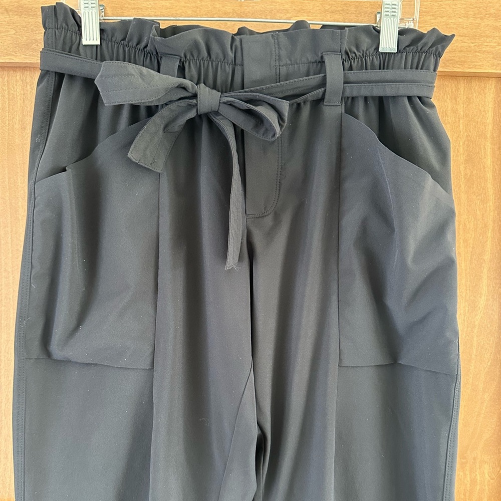 Athleta Black Skyline Paperbag Ankle Athletic Trousers Pants size 8 - Picture 4 of 14